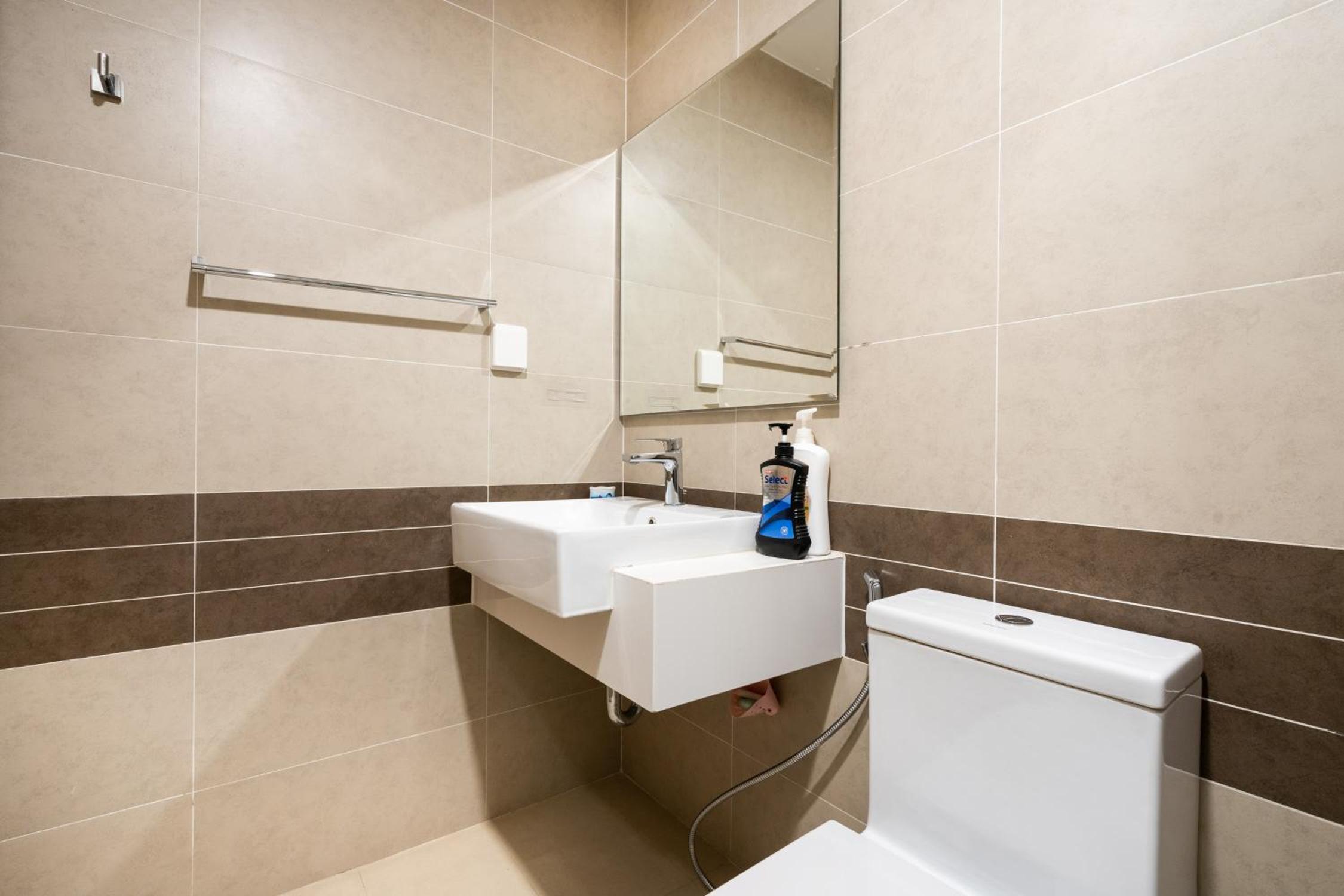 2 beds studio at Rivergate Residences