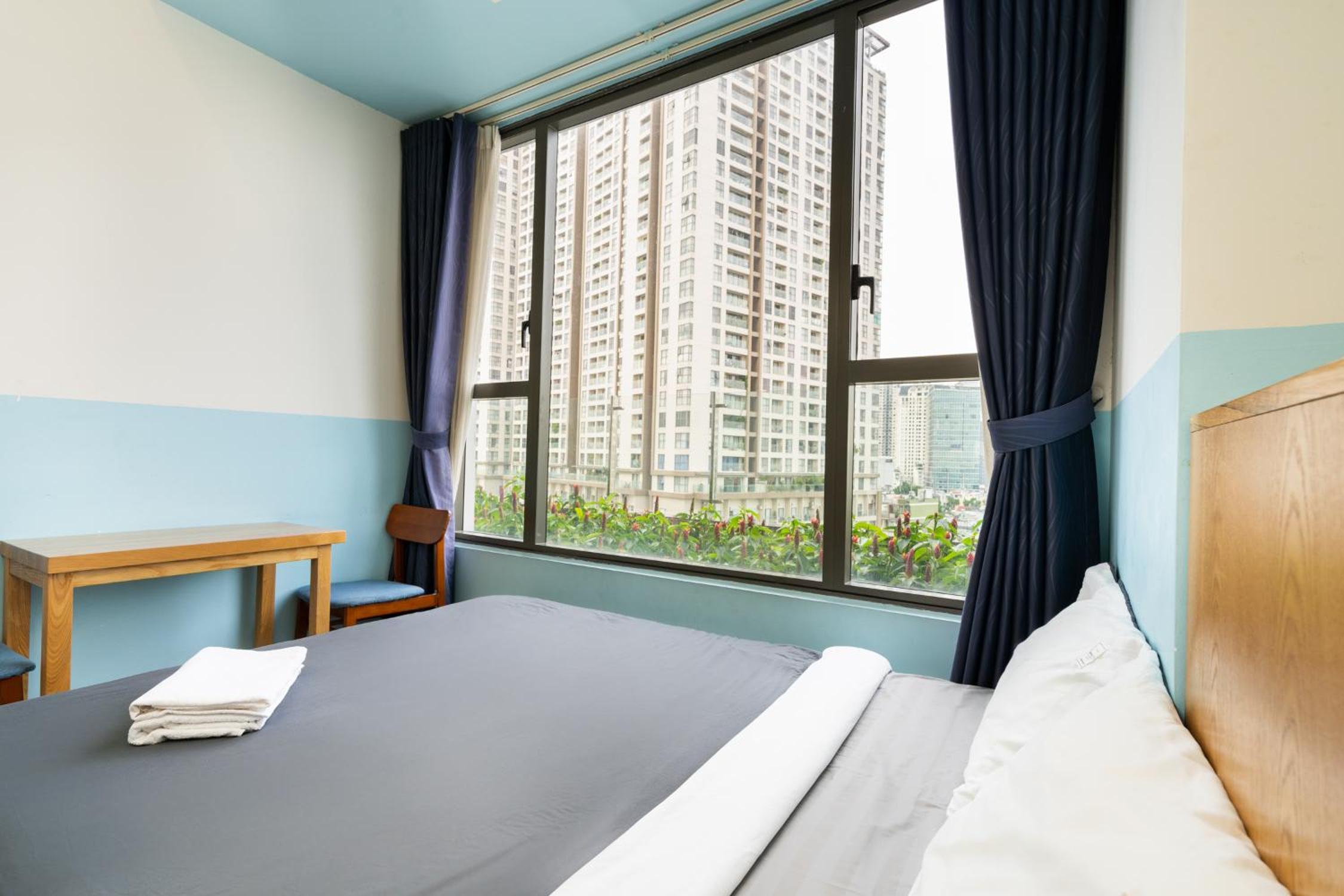 2 beds studio at Rivergate Residences
