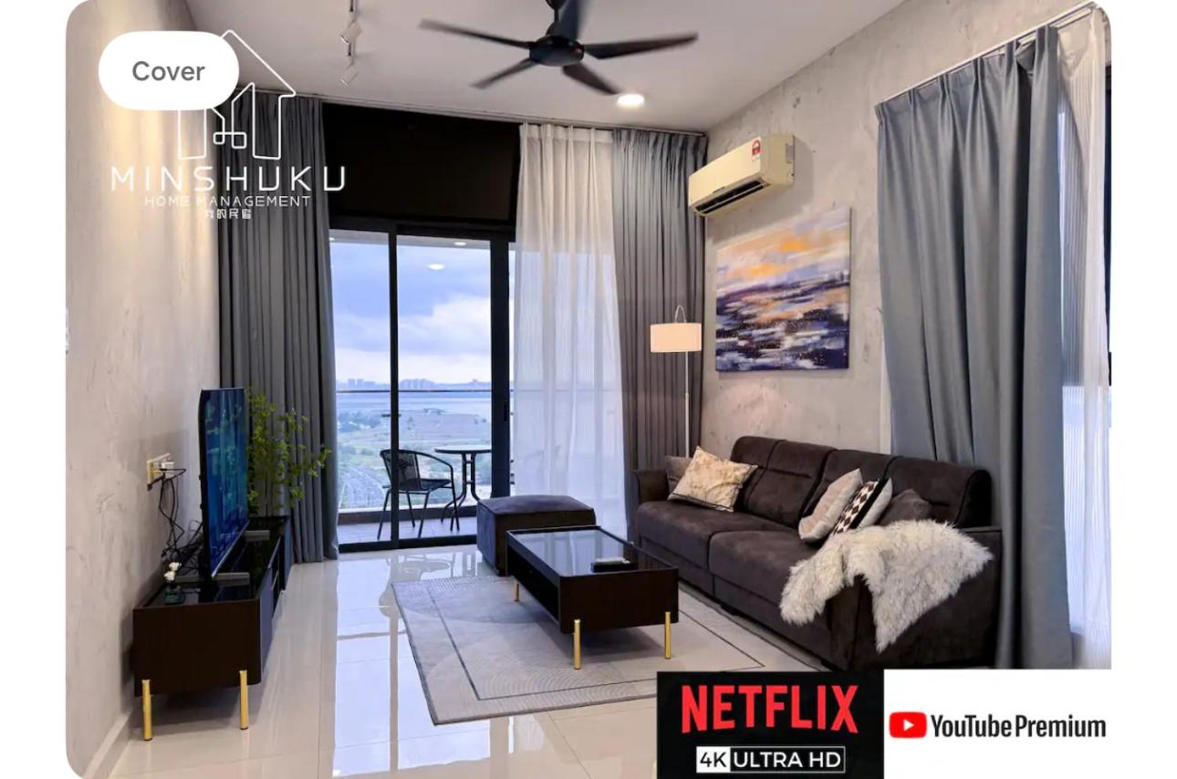 Muji Full Seaview Royal Strand with 2CarParks FOC Netflix Access and Youtube Premium 3Beds 3Bath for 6-12pax by Minshuku