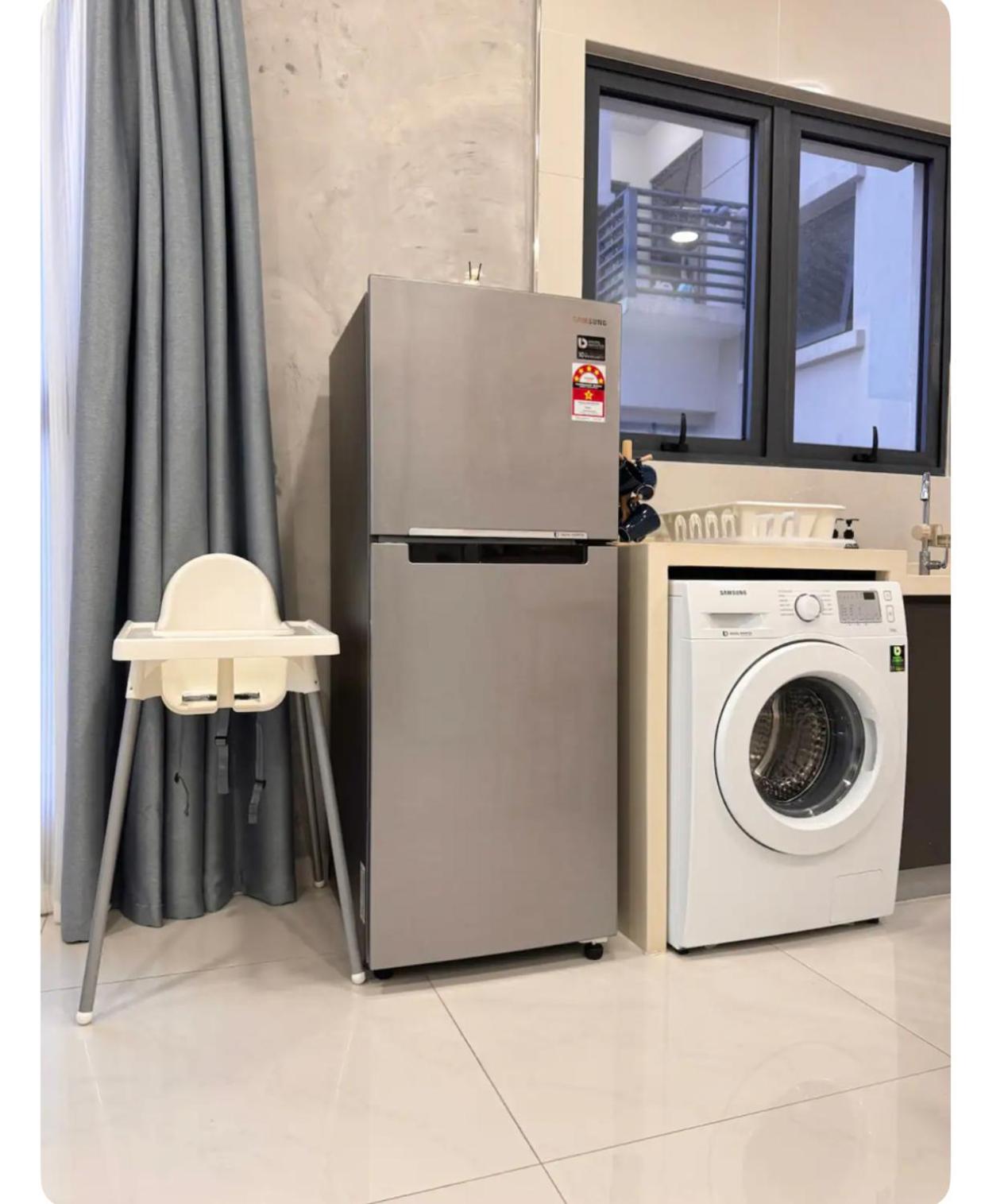 Muji Full Seaview Royal Strand with 2CarParks FOC Netflix Access and Youtube Premium 3Beds 3Bath for 6-12pax by Minshuku