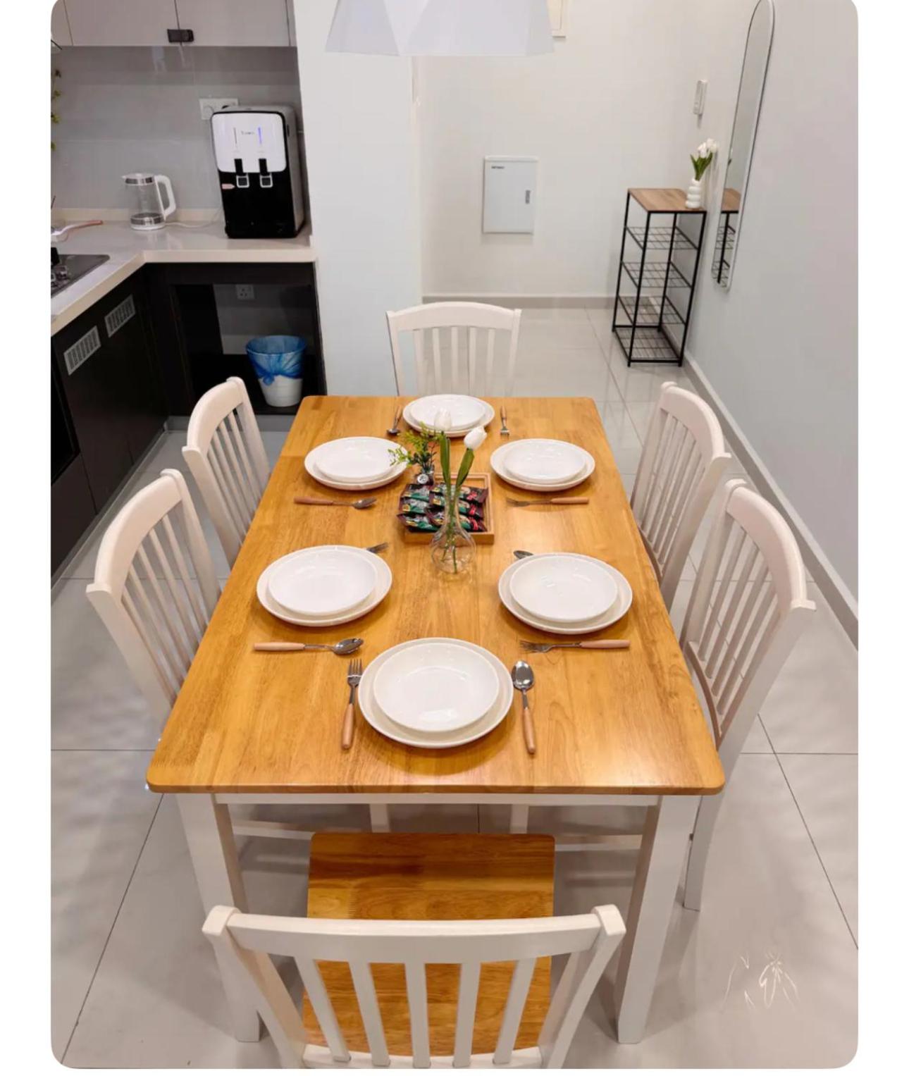 Muji Full Seaview Royal Strand with 2CarParks FOC Netflix Access and Youtube Premium 3Beds 3Bath for 6-12pax by Minshuku