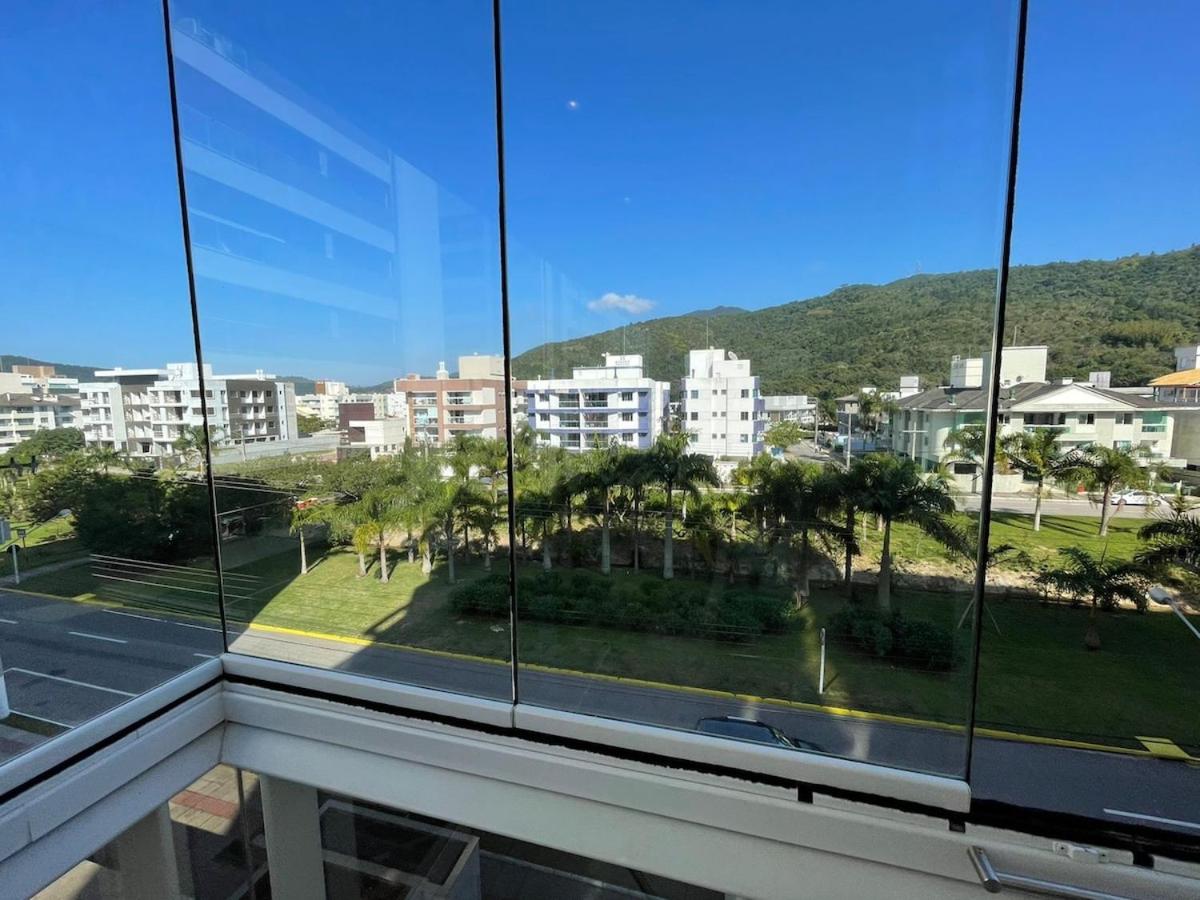 cód 56 - Apartamento á 300M do mar