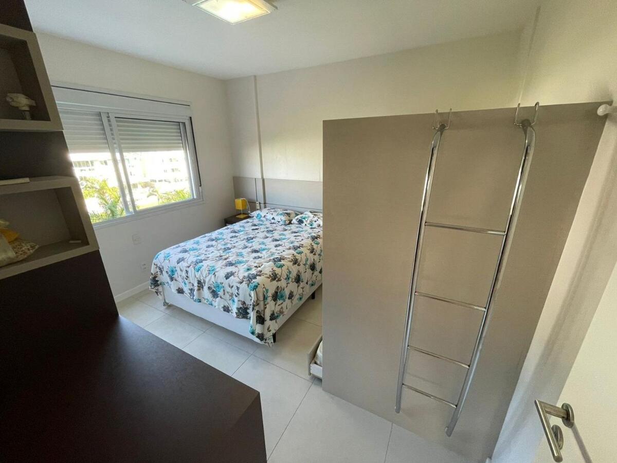 cód 56 - Apartamento á 300M do mar