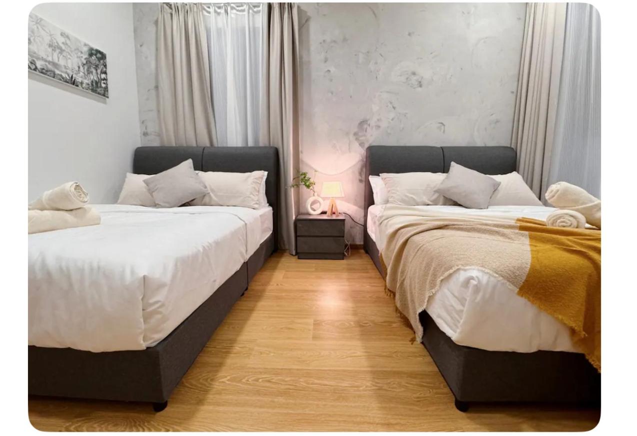 Muji Full Seaview Royal Strand with 2CarParks FOC Netflix Access and Youtube Premium 3Beds 3Bath for 6-12pax by Minshuku