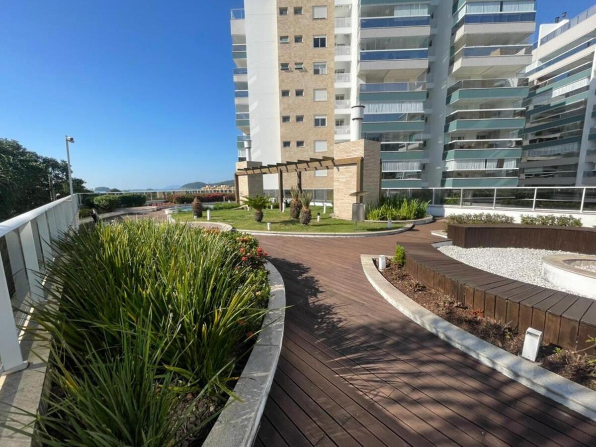 cód 56 - Apartamento á 300M do mar