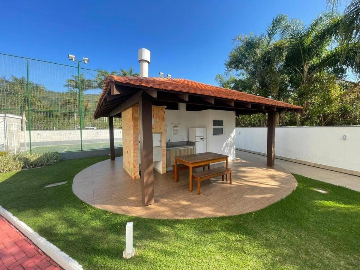 cód 56 - Apartamento á 300M do mar