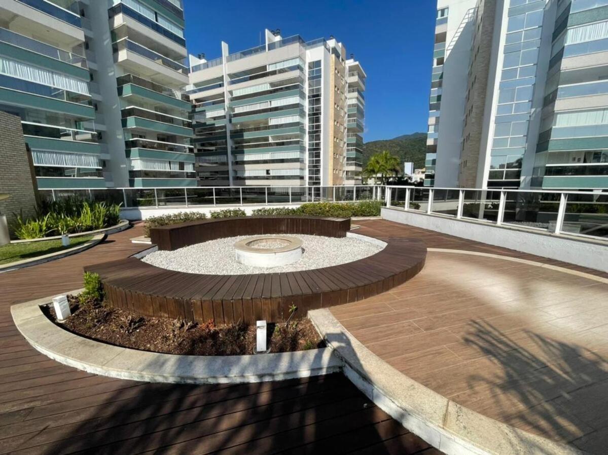 cód 56 - Apartamento á 300M do mar