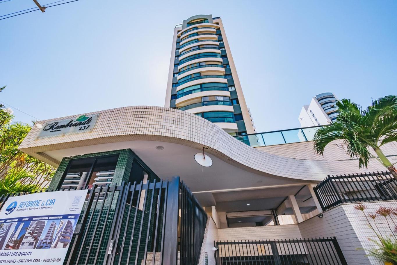 Apto c vista a 350m da Praia de Armacao Salvador