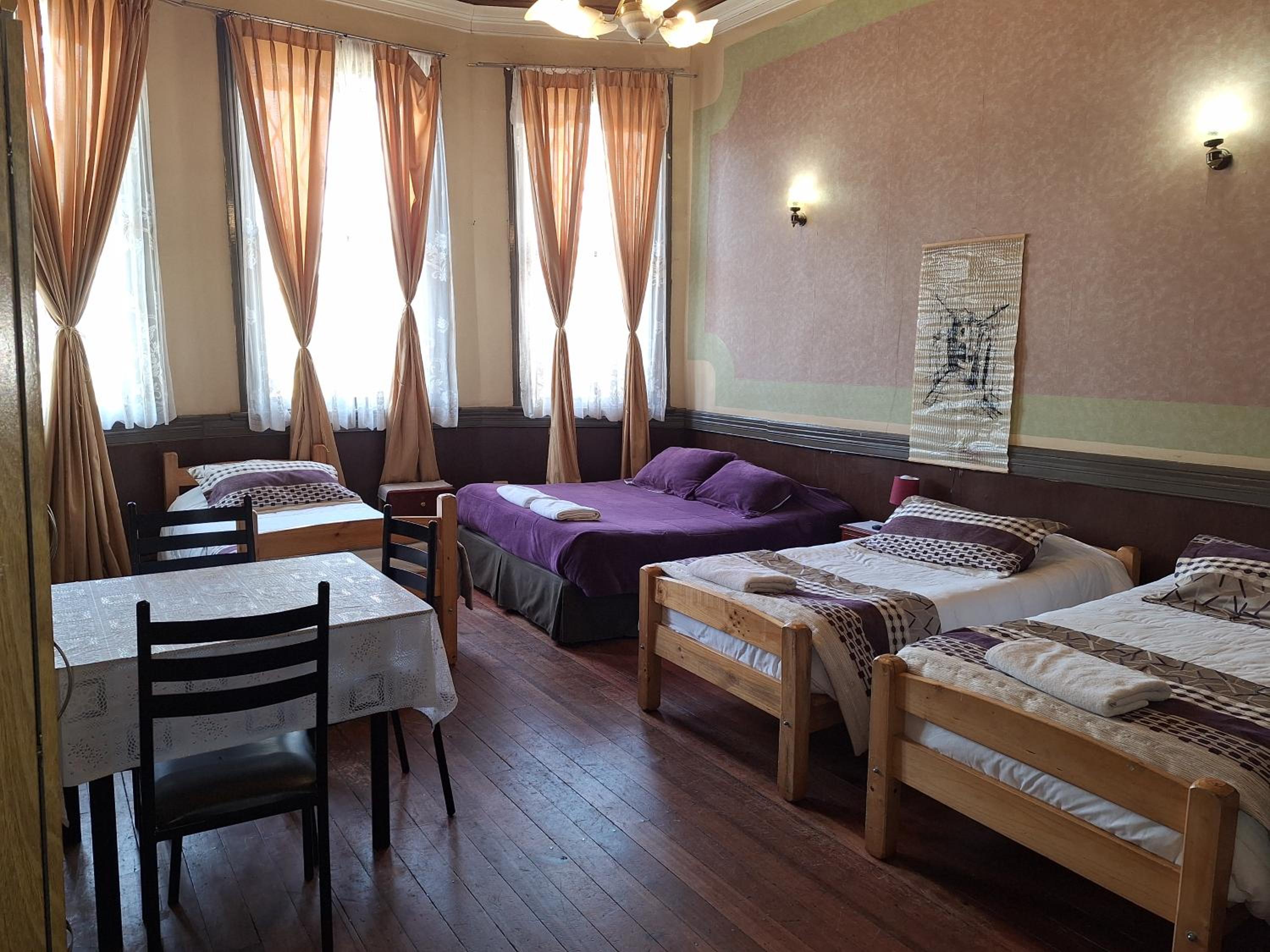 Hostal Residencia Blest Gana