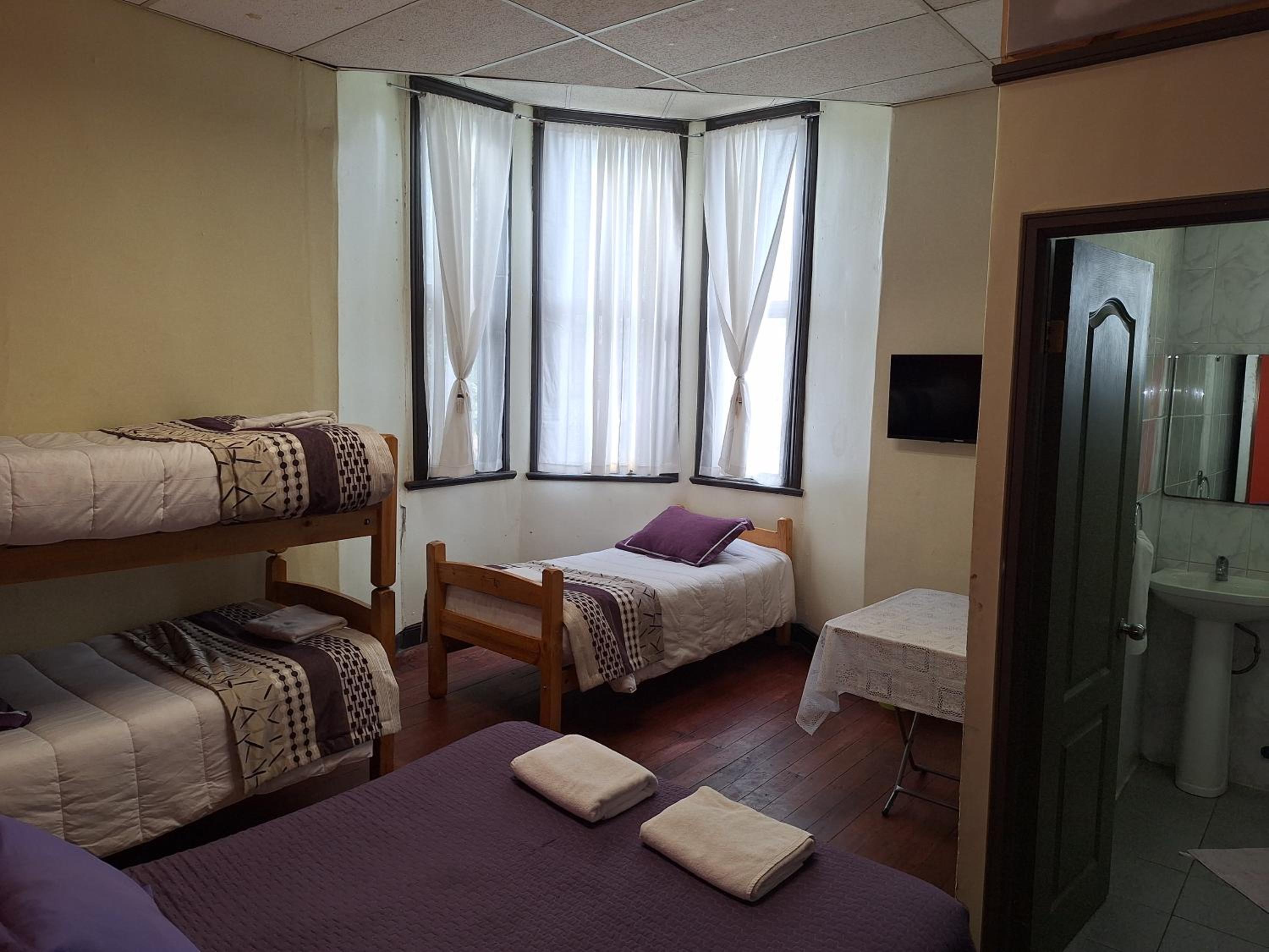 Hostal Residencia Blest Gana