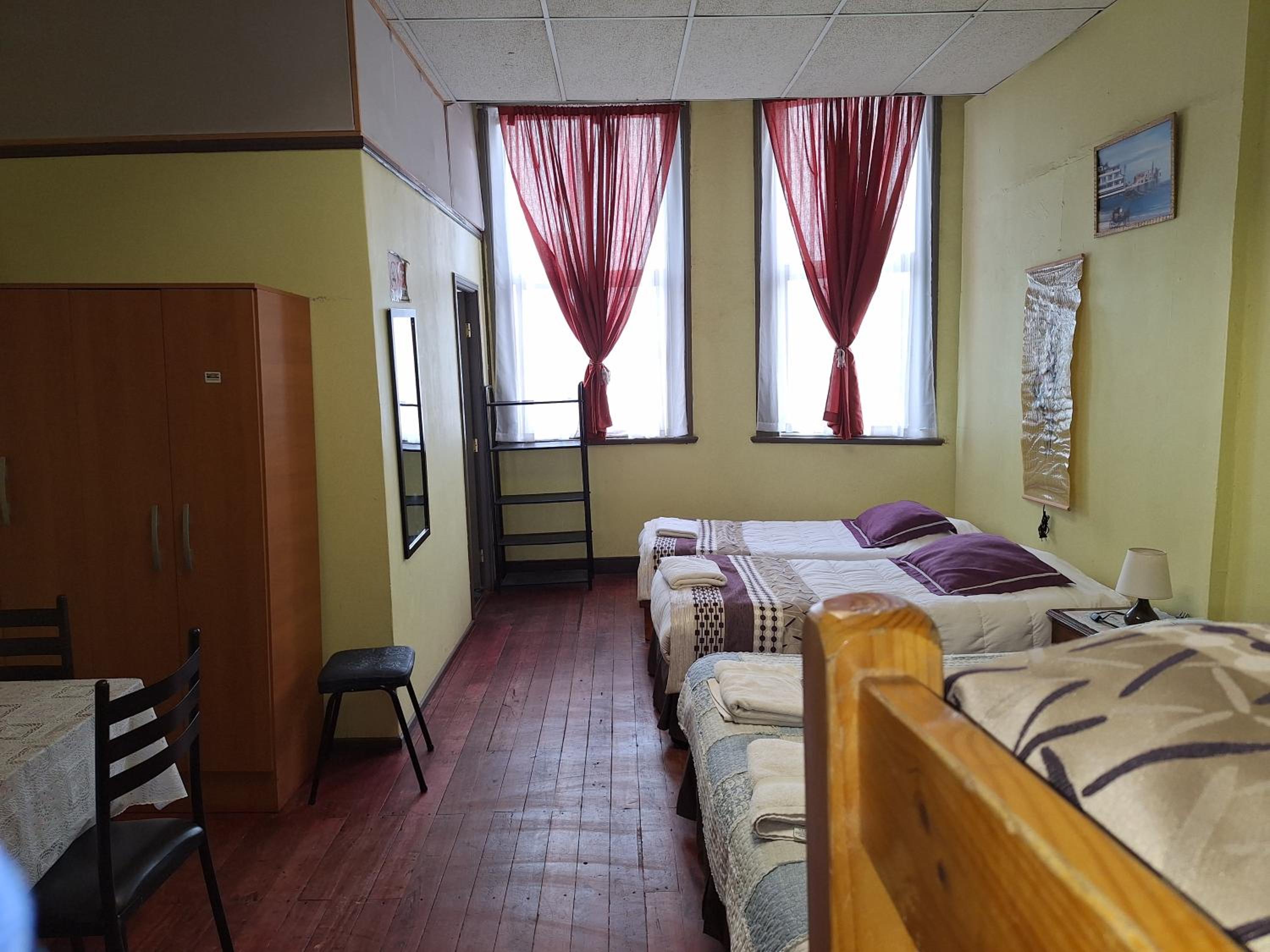 Hostal Residencia Blest Gana