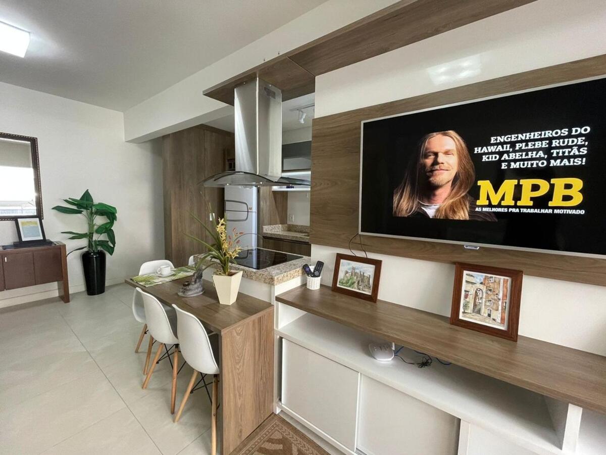 Cód 111 · Amplo apartamento no Residencial Plaza