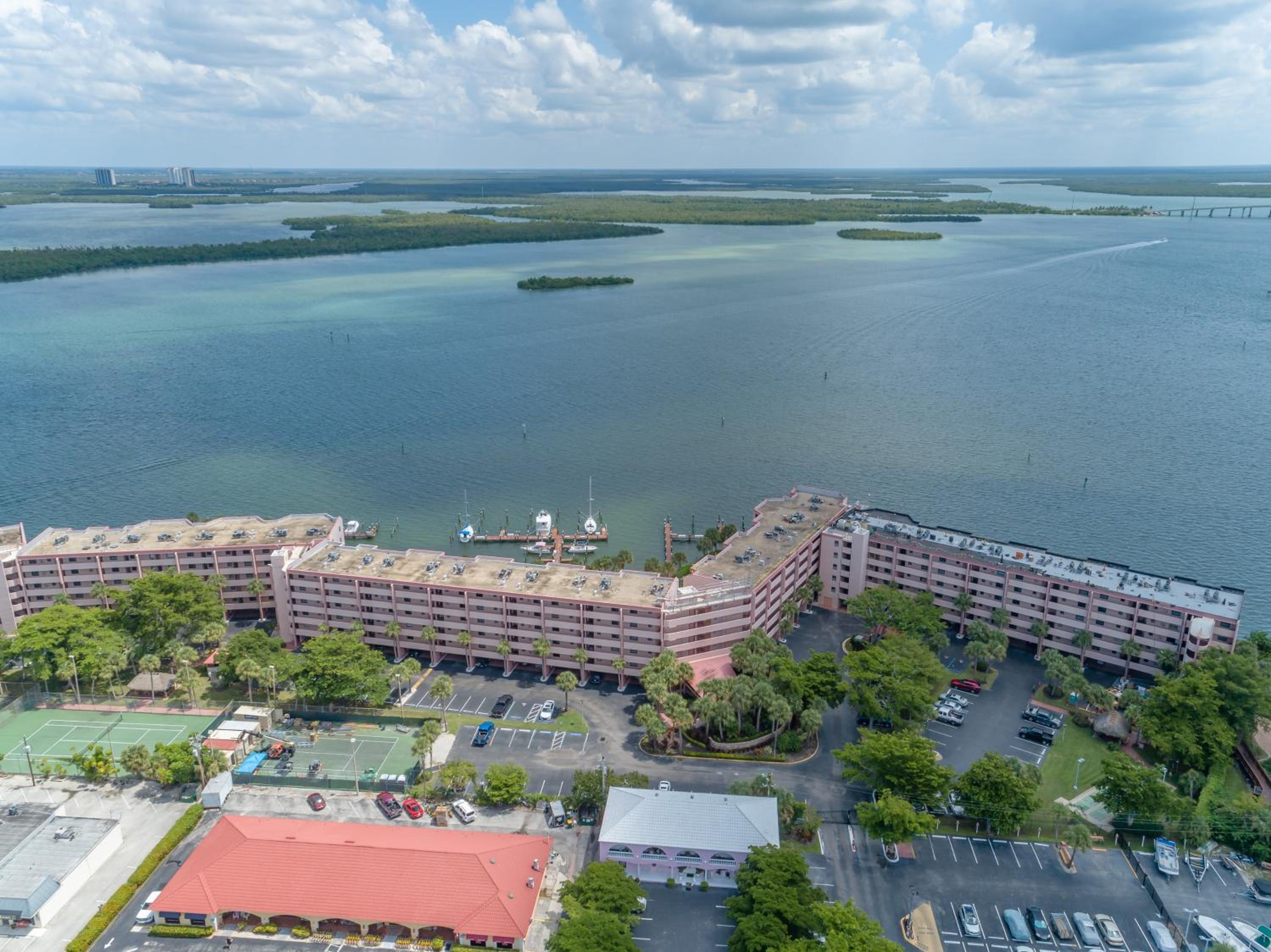 Perfect Waterfront Getaway on Marco River view 5