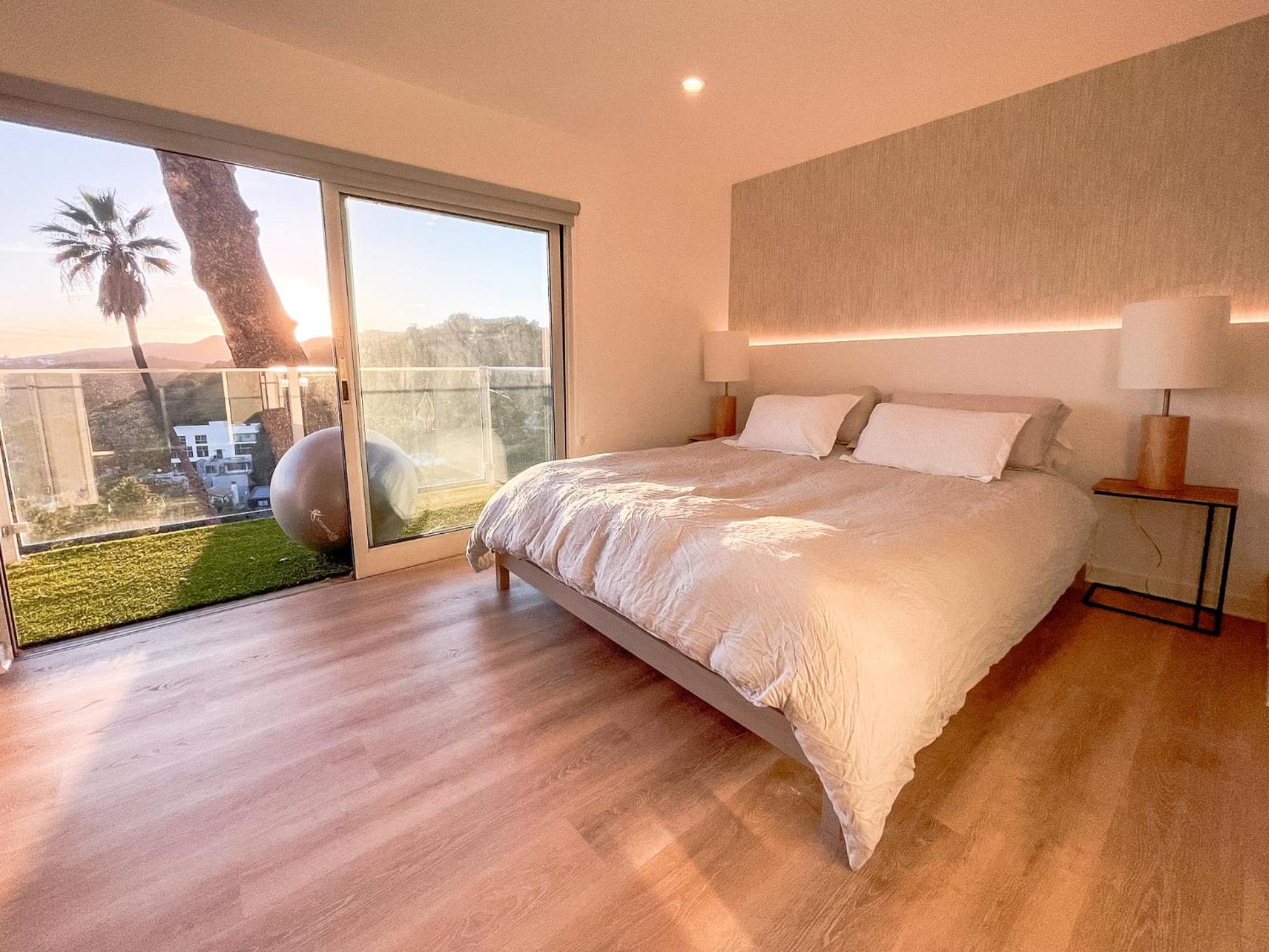 Stunning Views Hollywood Hills Lux Living