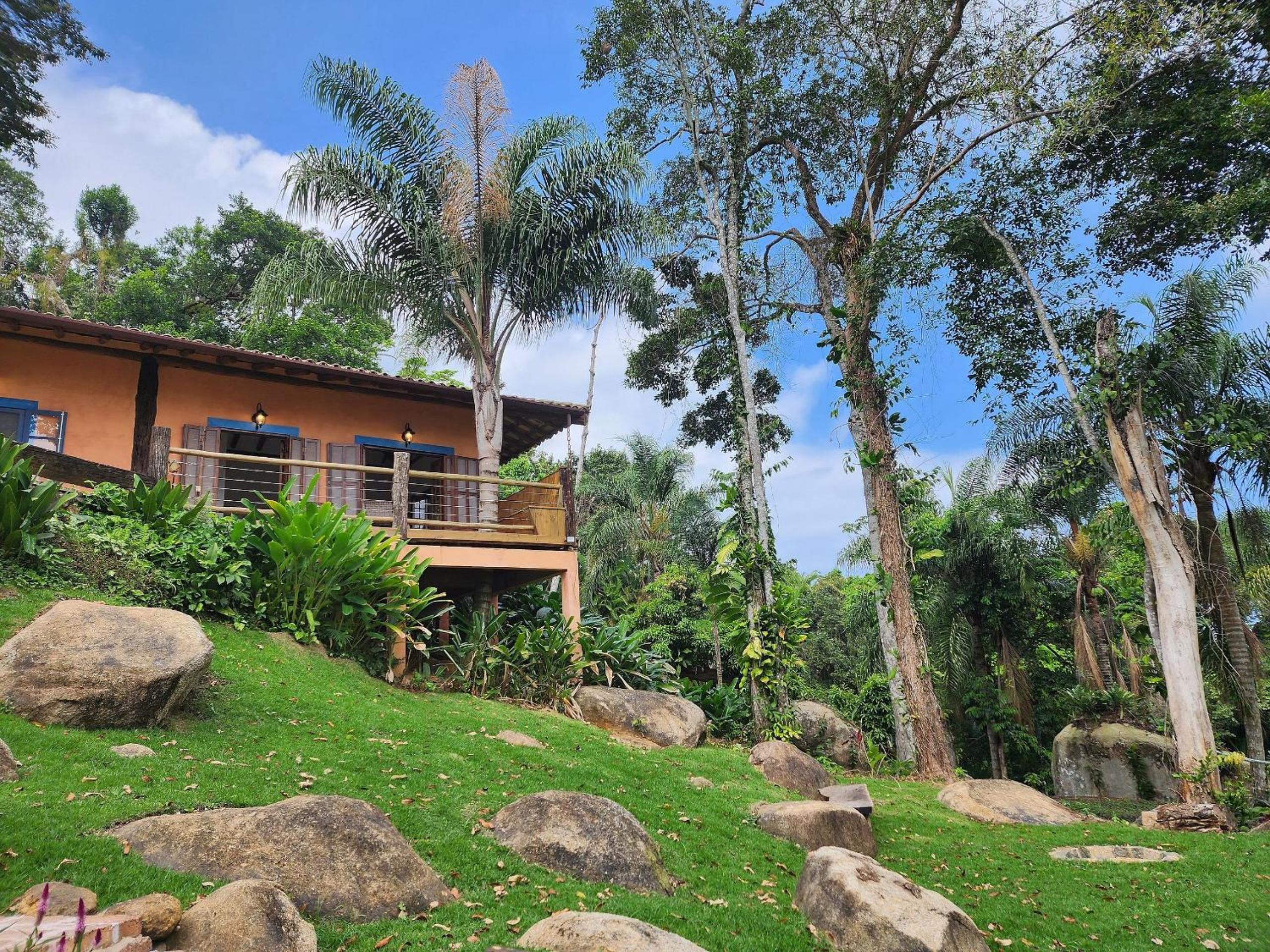 Bangalô com vista e piscina natural em Flechas