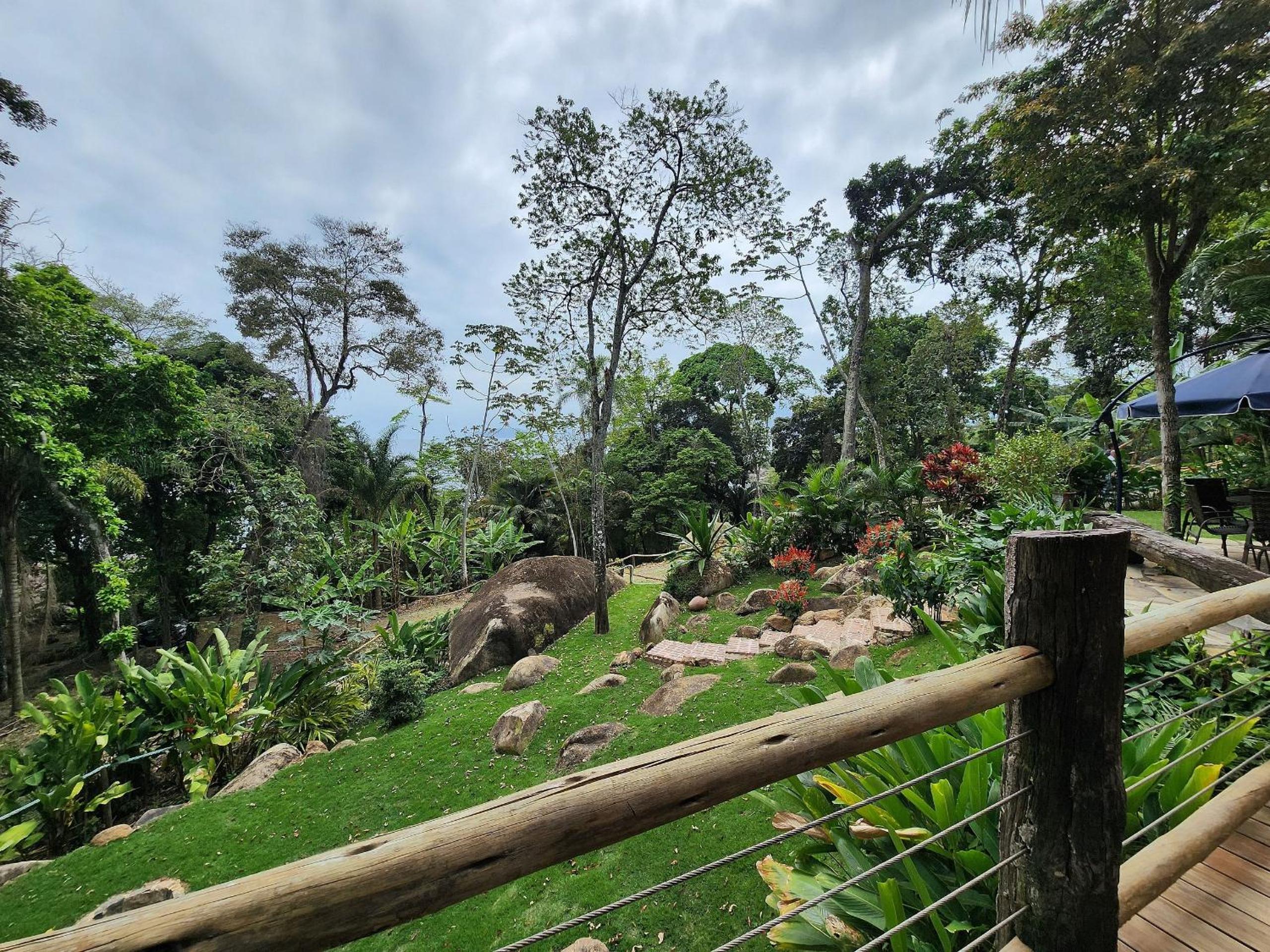 Bangalô com vista e piscina natural em Flechas