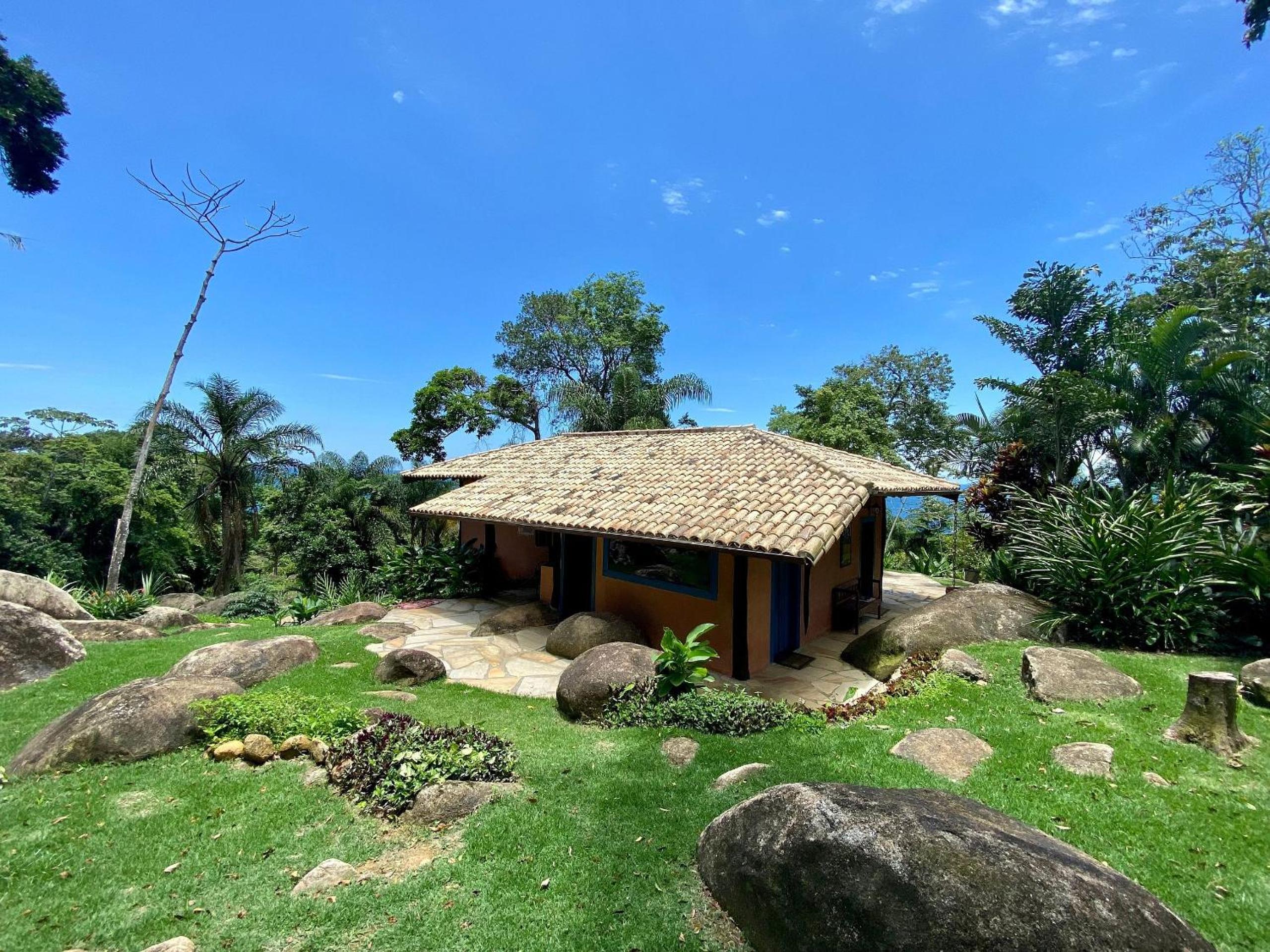 Bangalô com vista e piscina natural em Flechas