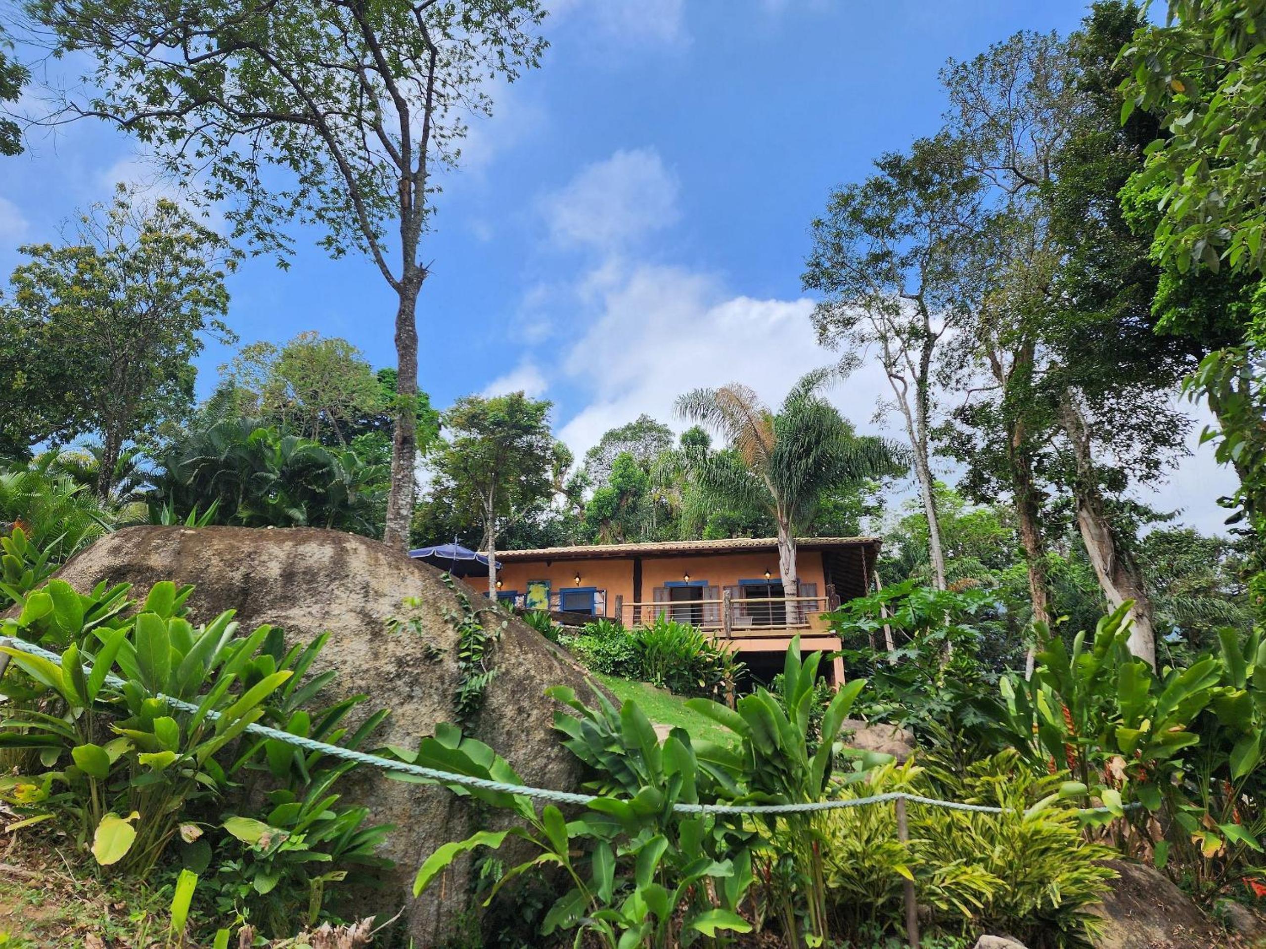 Bangalô com vista e piscina natural em Flechas