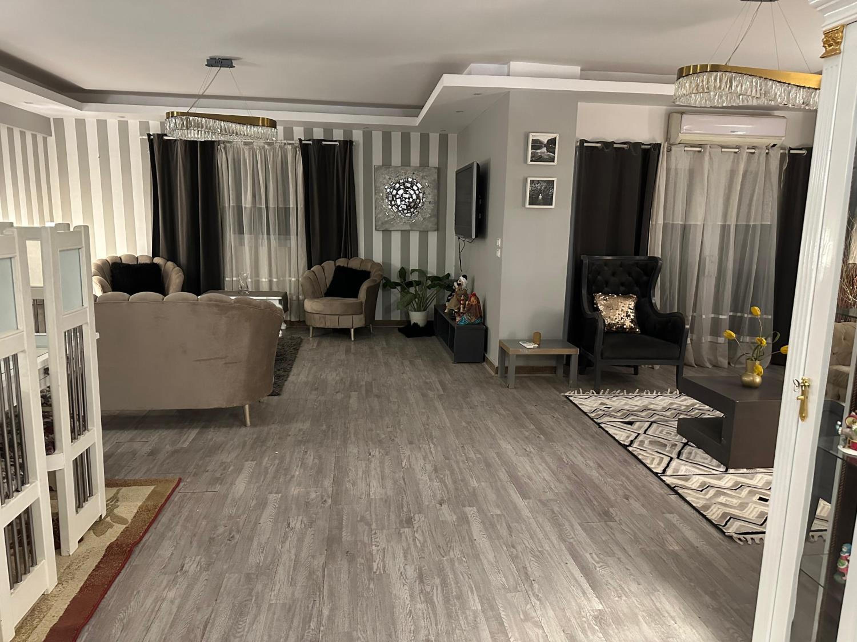 Luxury apartment close to shopping
