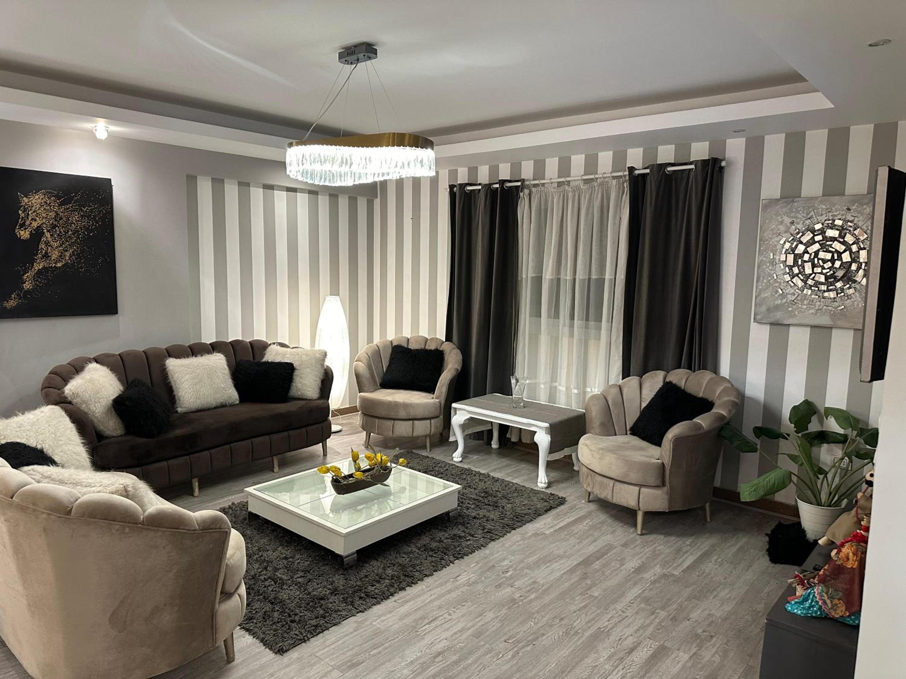 Luxury apartment close to shopping