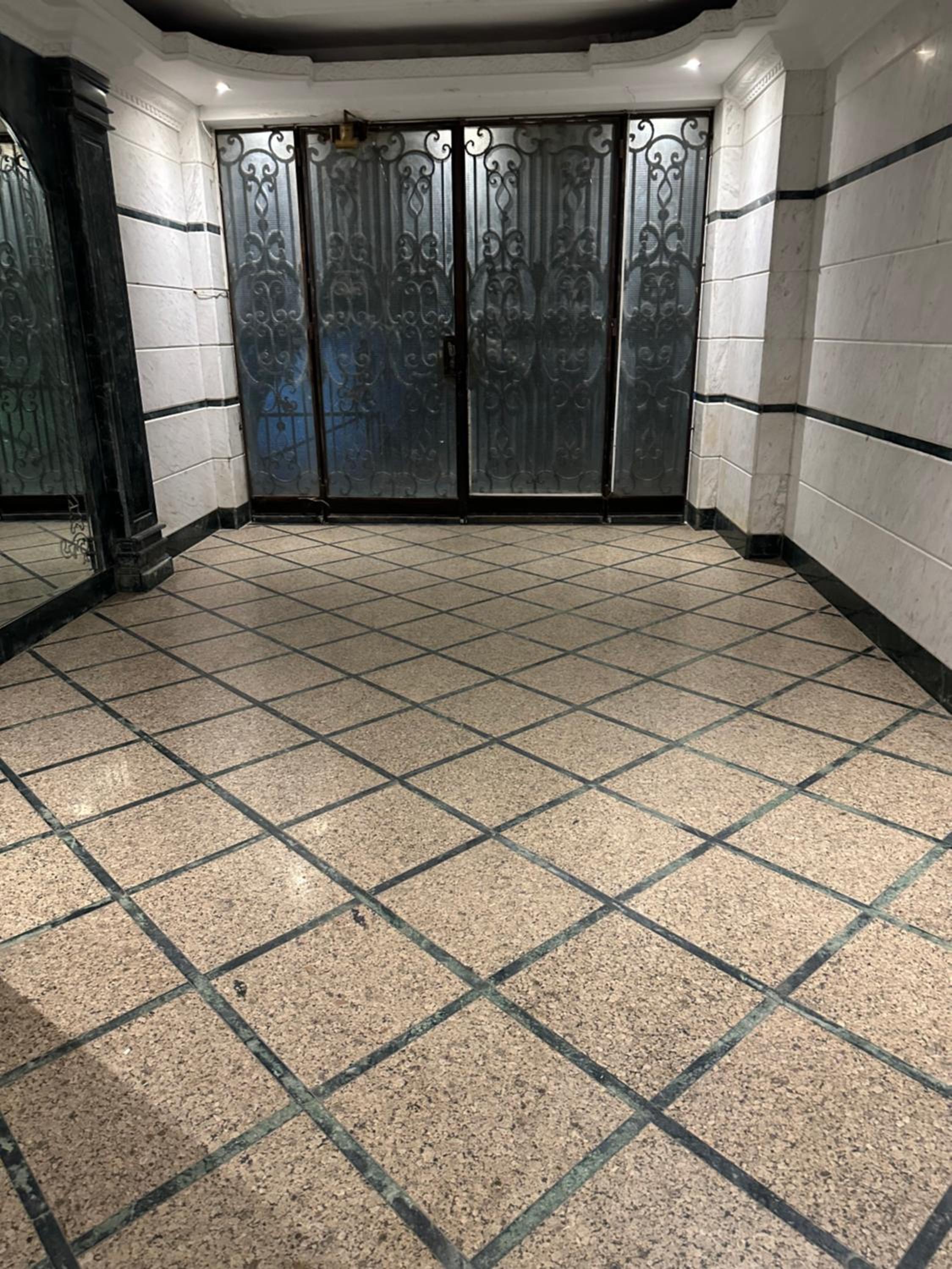 Luxury apartment close to shopping