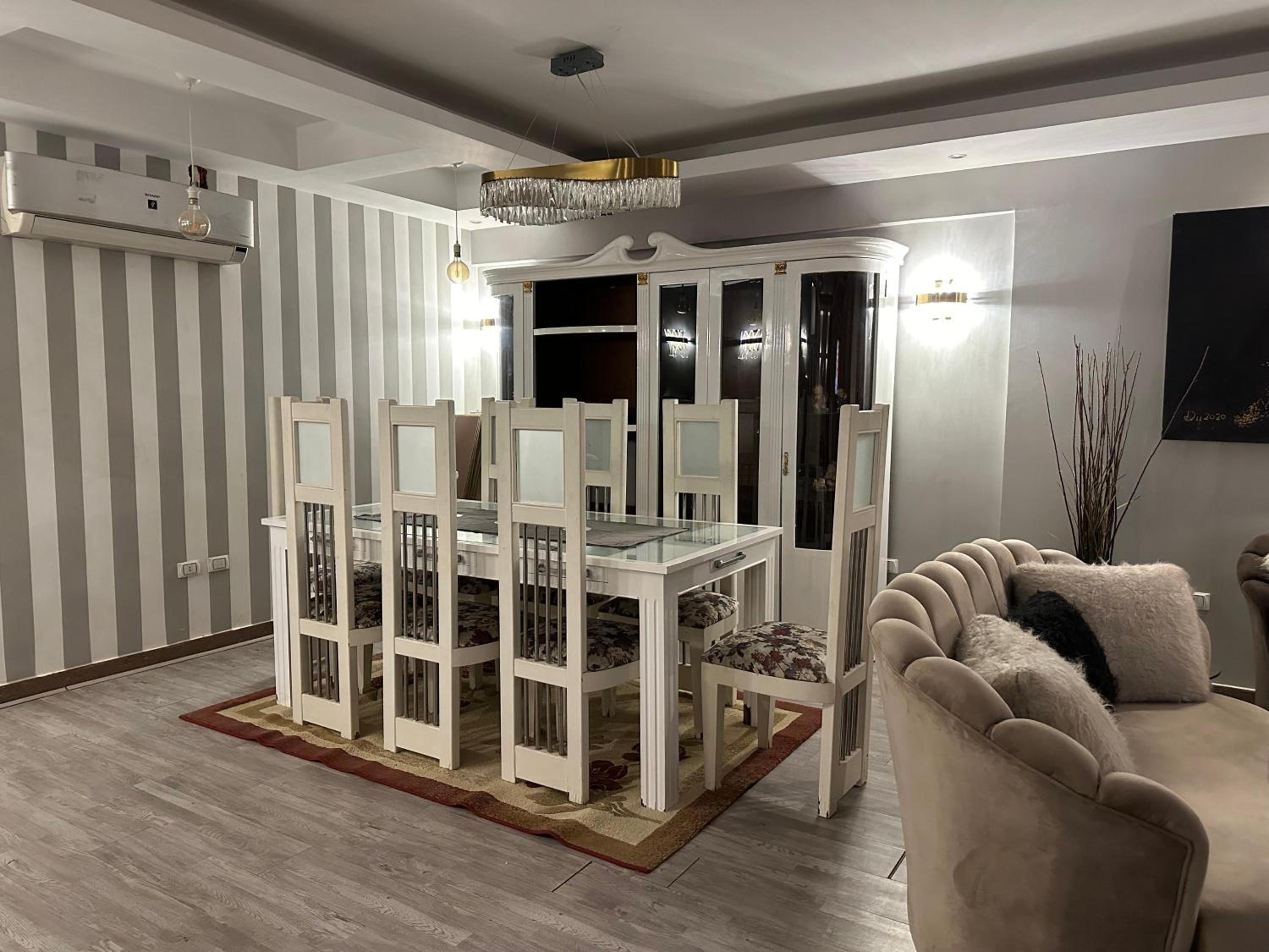 Luxury apartment close to shopping
