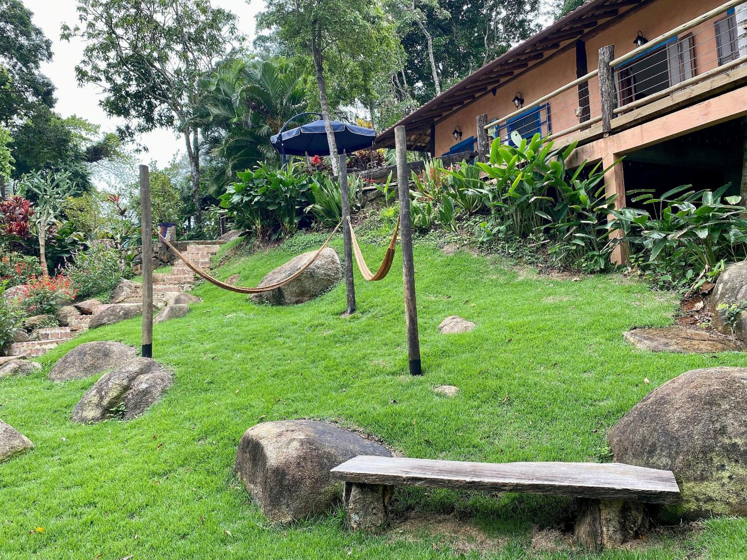 Bangalô com vista e piscina natural em Flechas