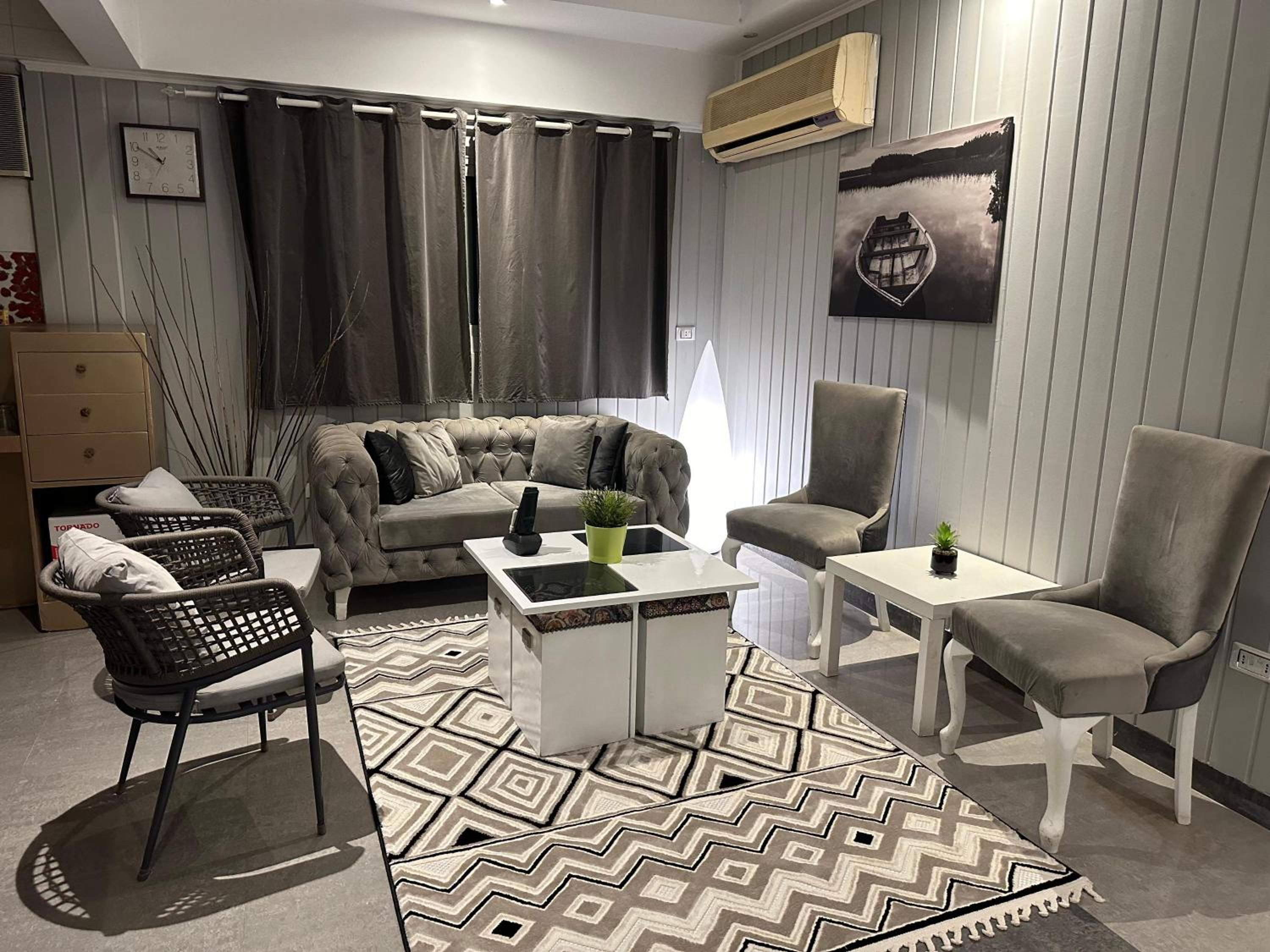 Luxury apartment close to shopping