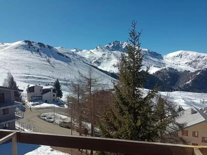 Bilocale I cervi a pochi passi dalle piste con vista Mondolè