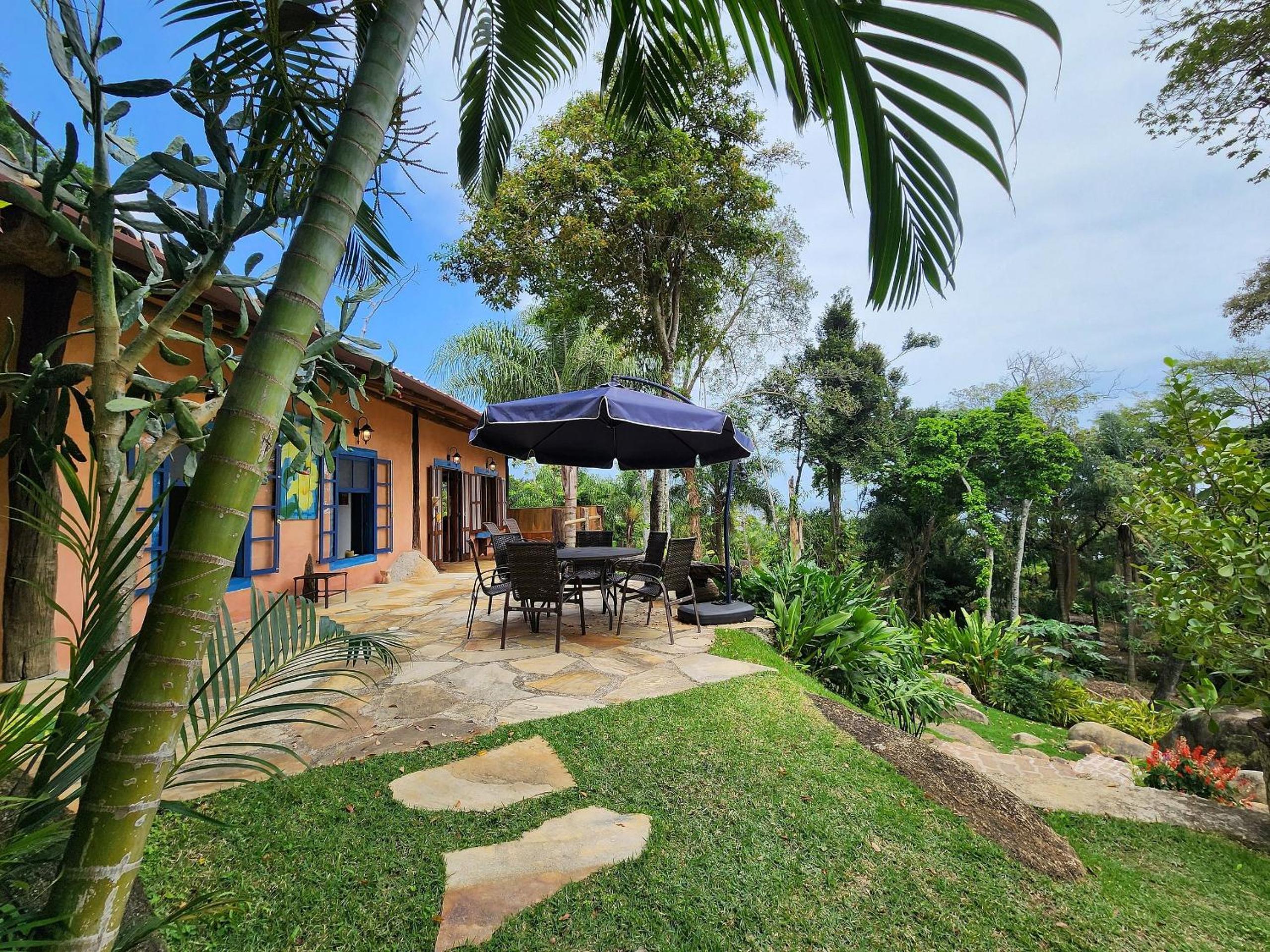 Bangalô com vista e piscina natural em Flechas