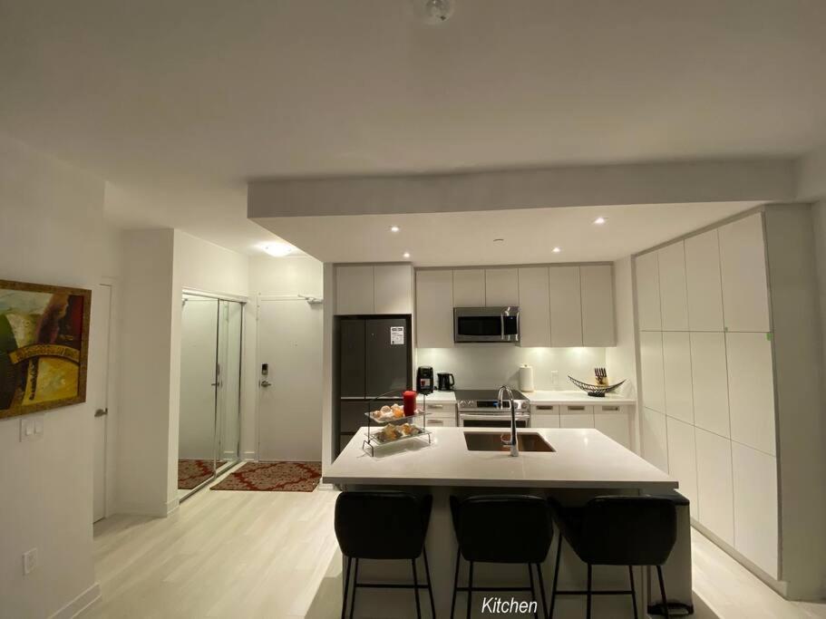 Beautiful Condo, 2 Bedrooms and a Den in Friday Harbour Resort!