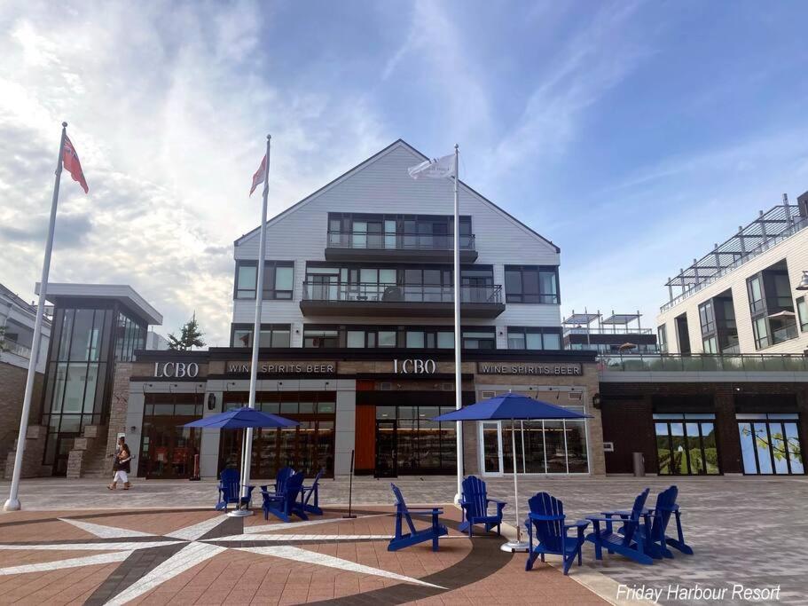 Beautiful Condo, 2 Bedrooms and a Den in Friday Harbour Resort!