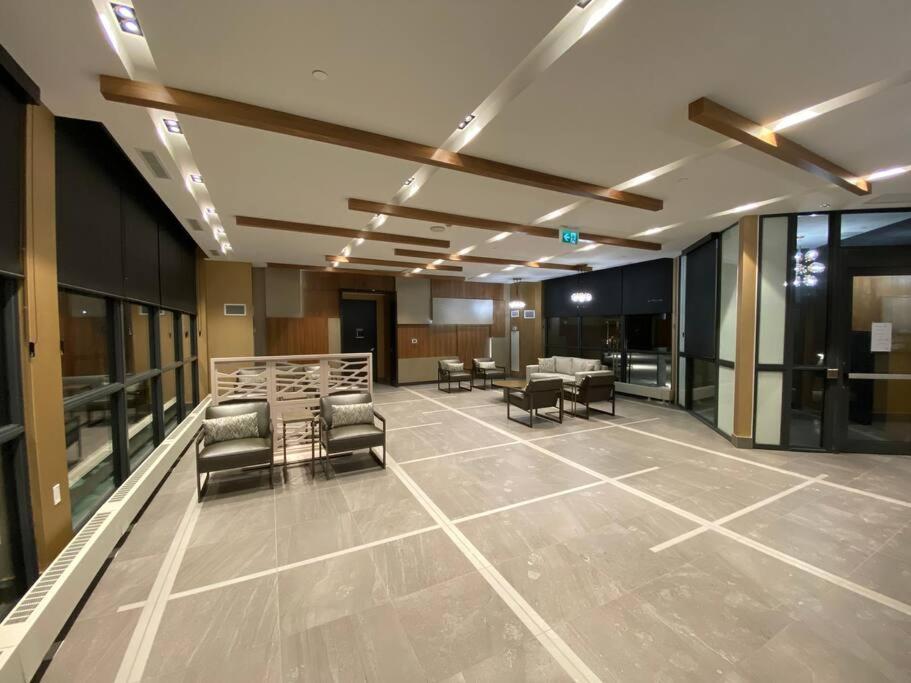 Beautiful Condo, 2 Bedrooms and a Den in Friday Harbour Resort!
