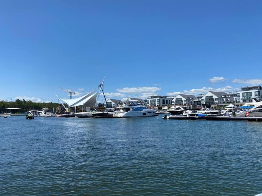 Beautiful Condo, 2 Bedrooms and a Den in Friday Harbour Resort!