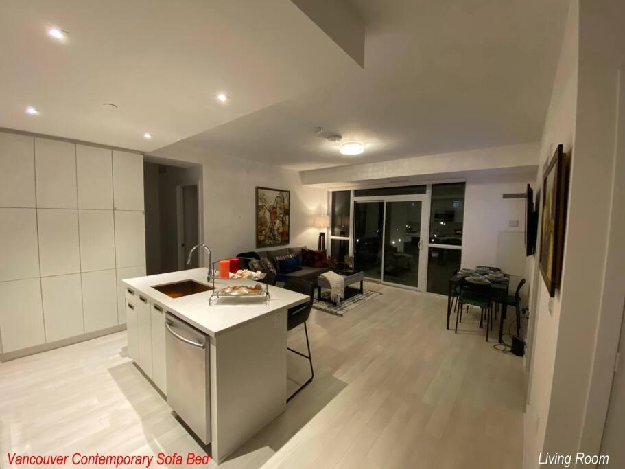 Beautiful Condo, 2 Bedrooms and a Den in Friday Harbour Resort!