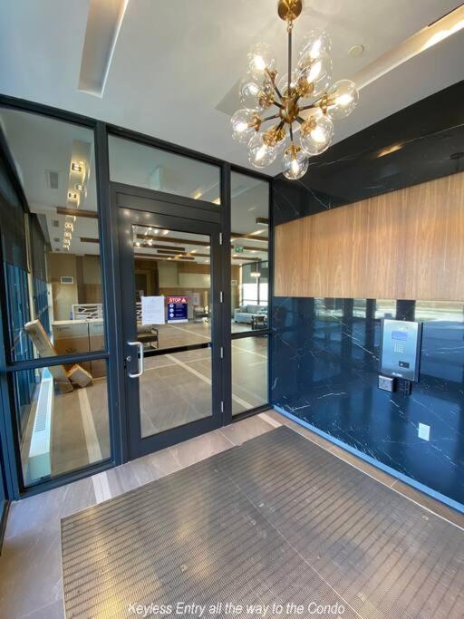 Beautiful Condo, 2 Bedrooms and a Den in Friday Harbour Resort!