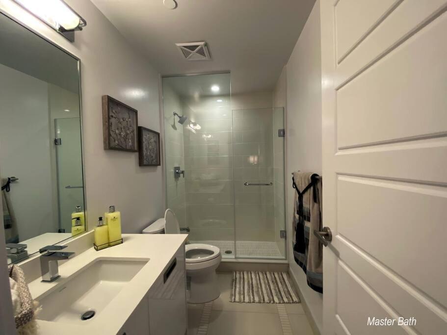 Beautiful Condo, 2 Bedrooms and a Den in Friday Harbour Resort!