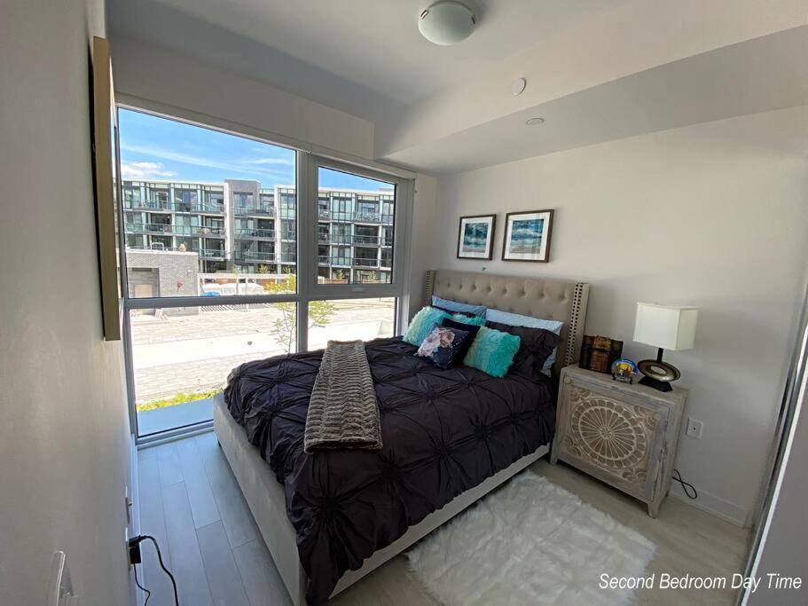 Beautiful Condo, 2 Bedrooms and a Den in Friday Harbour Resort!