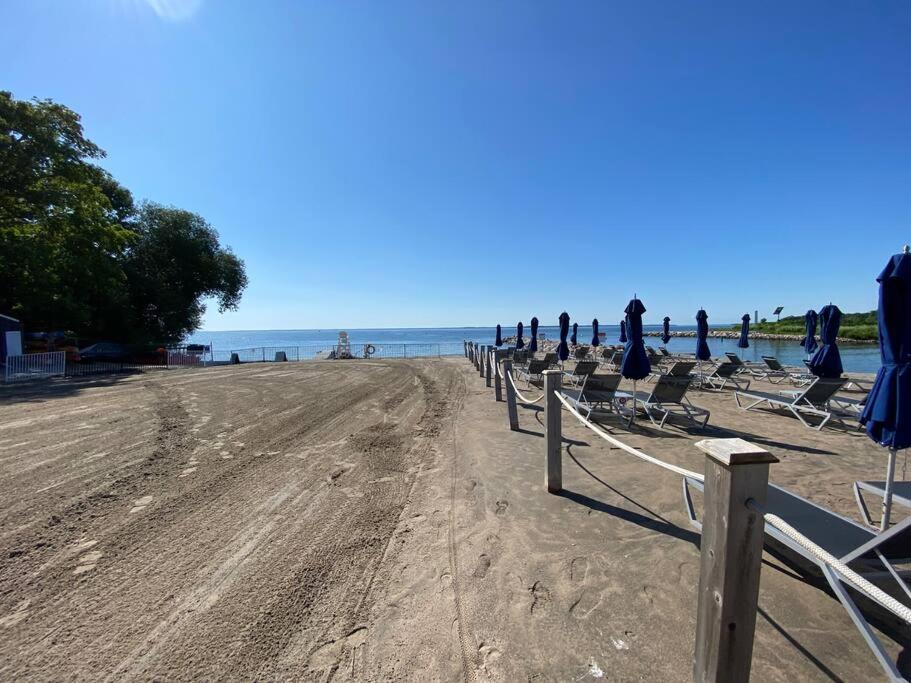 Beautiful Condo, 2 Bedrooms and a Den in Friday Harbour Resort!
