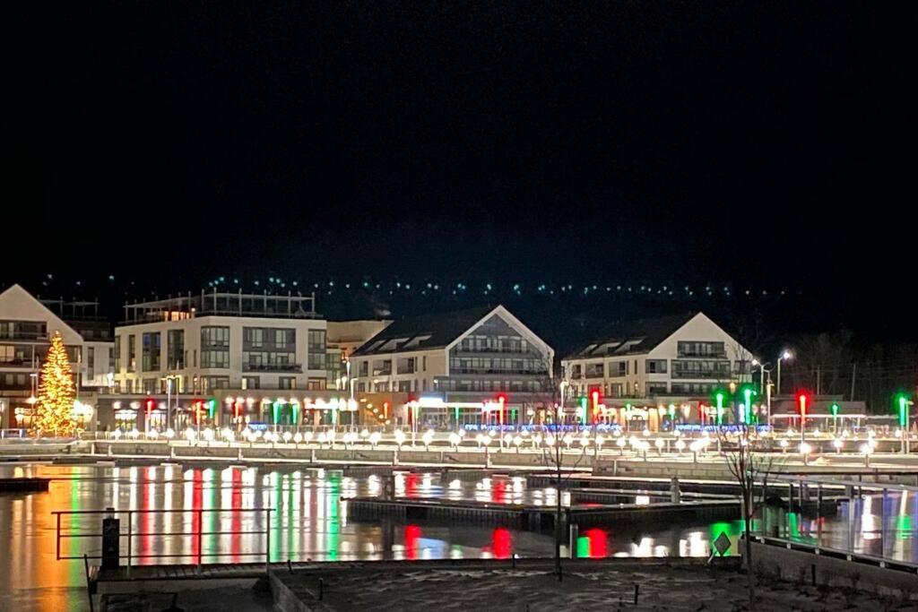 Beautiful Condo, 2 Bedrooms and a Den in Friday Harbour Resort!