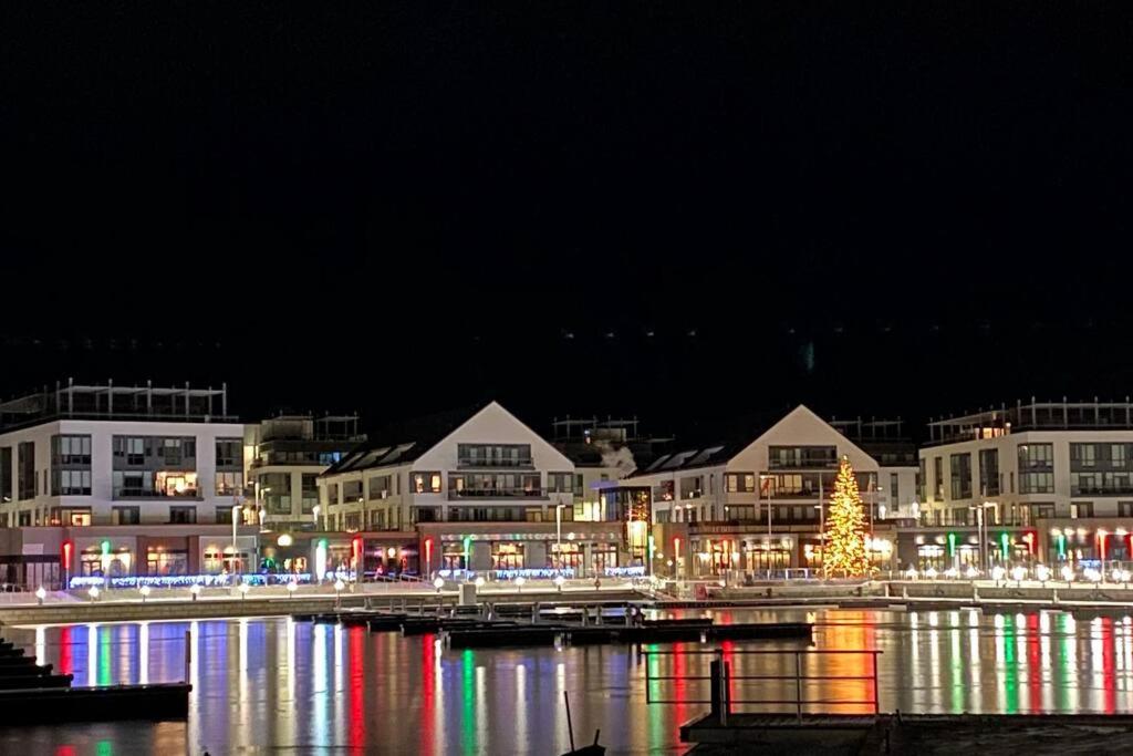 Beautiful Condo, 2 Bedrooms and a Den in Friday Harbour Resort!
