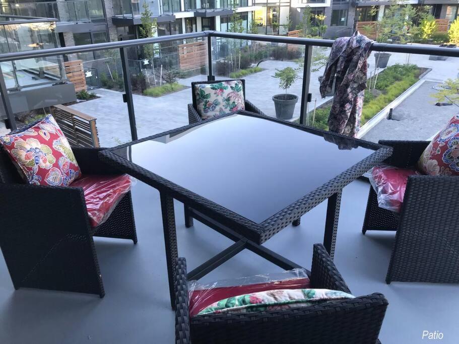 Beautiful Condo, 2 Bedrooms and a Den in Friday Harbour Resort!