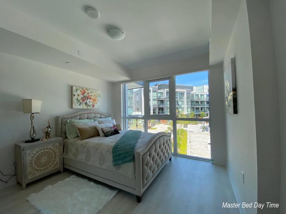 Beautiful Condo, 2 Bedrooms and a Den in Friday Harbour Resort!