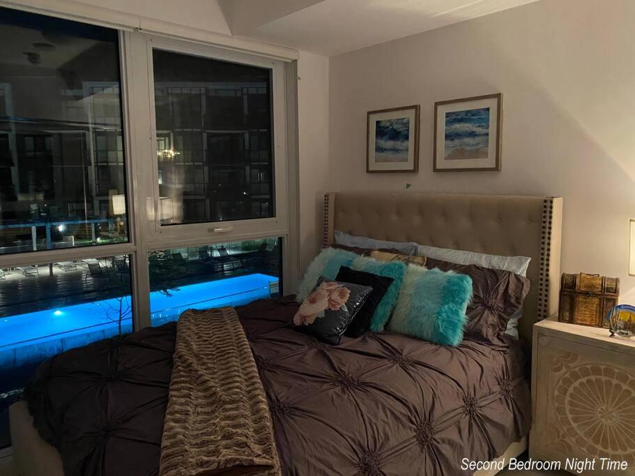 Beautiful Condo, 2 Bedrooms and a Den in Friday Harbour Resort!