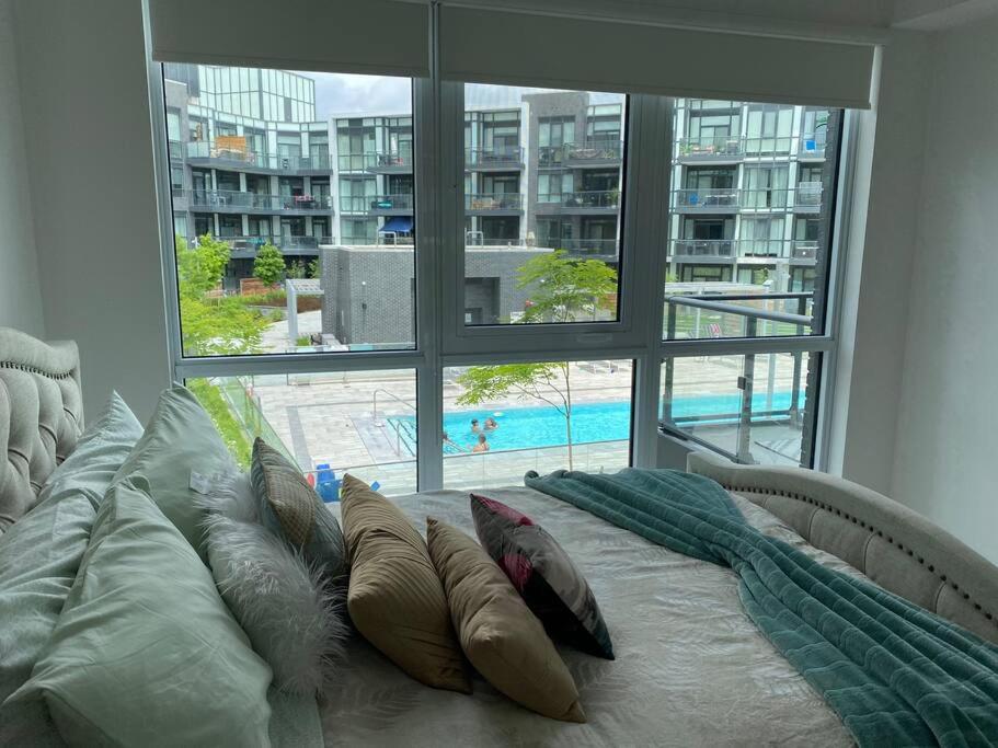 Beautiful Condo, 2 Bedrooms and a Den in Friday Harbour Resort!