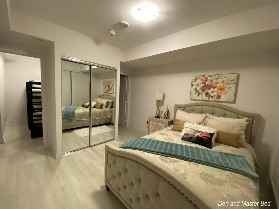 Beautiful Condo, 2 Bedrooms and a Den in Friday Harbour Resort!