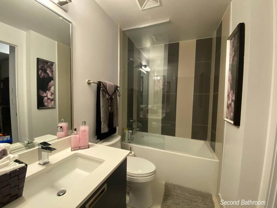 Beautiful Condo, 2 Bedrooms and a Den in Friday Harbour Resort!