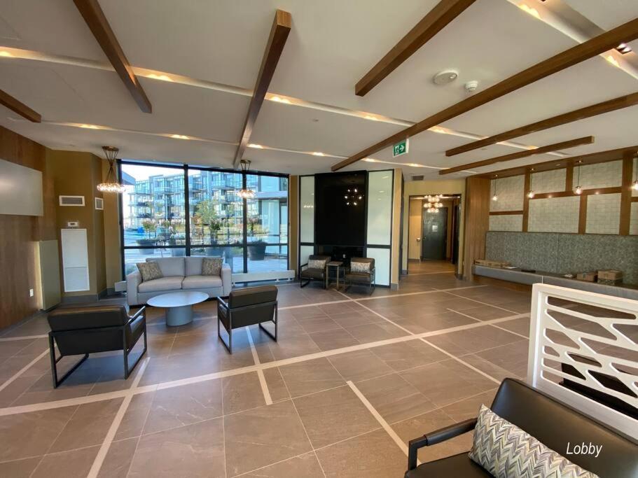 Beautiful Condo, 2 Bedrooms and a Den in Friday Harbour Resort!