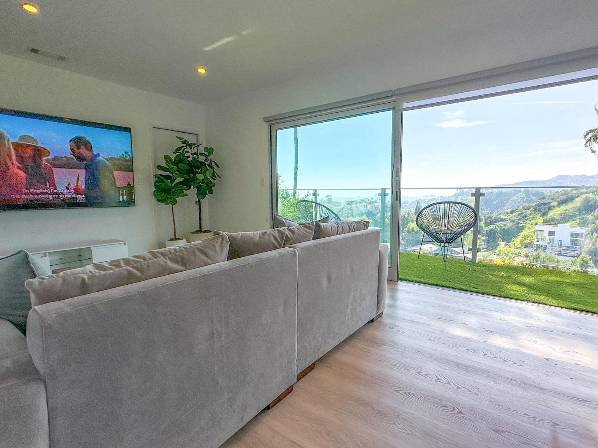 Stunning Views Hollywood Hills Lux Living