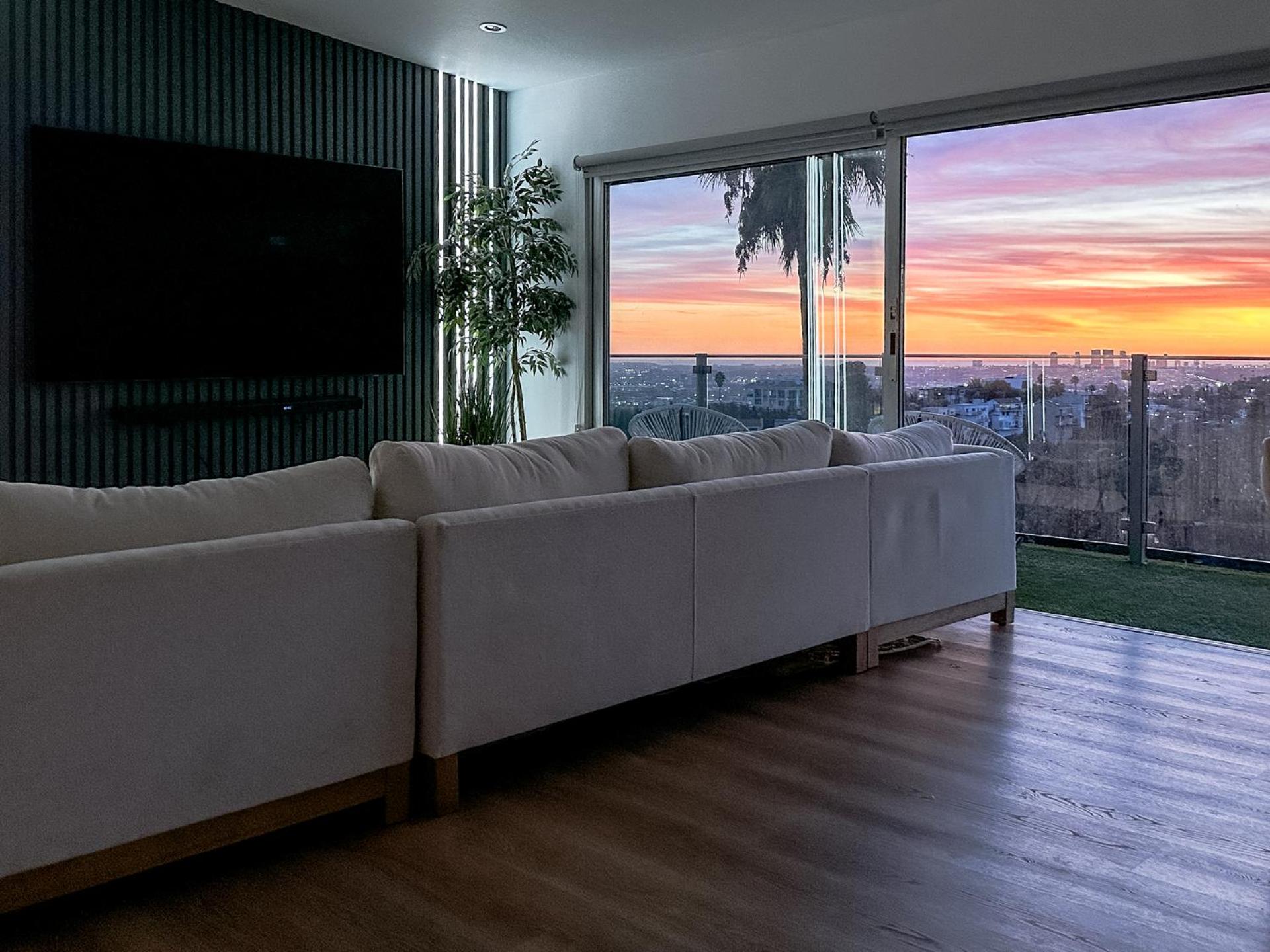 Stunning Views Hollywood Hills Lux Living